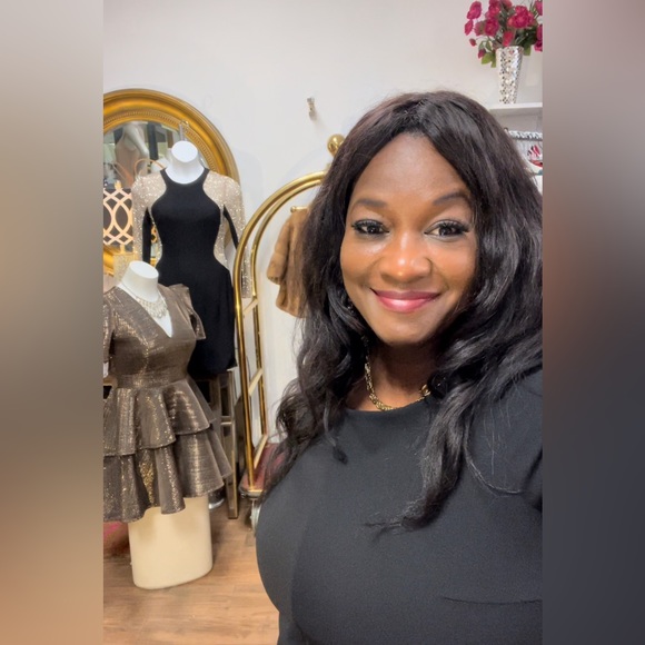 Hello I’m Carla @Cache_Luxe   🌸 Boutique Owner 10 Yrs & Posh 12 Yrs - Picture 8 of 14